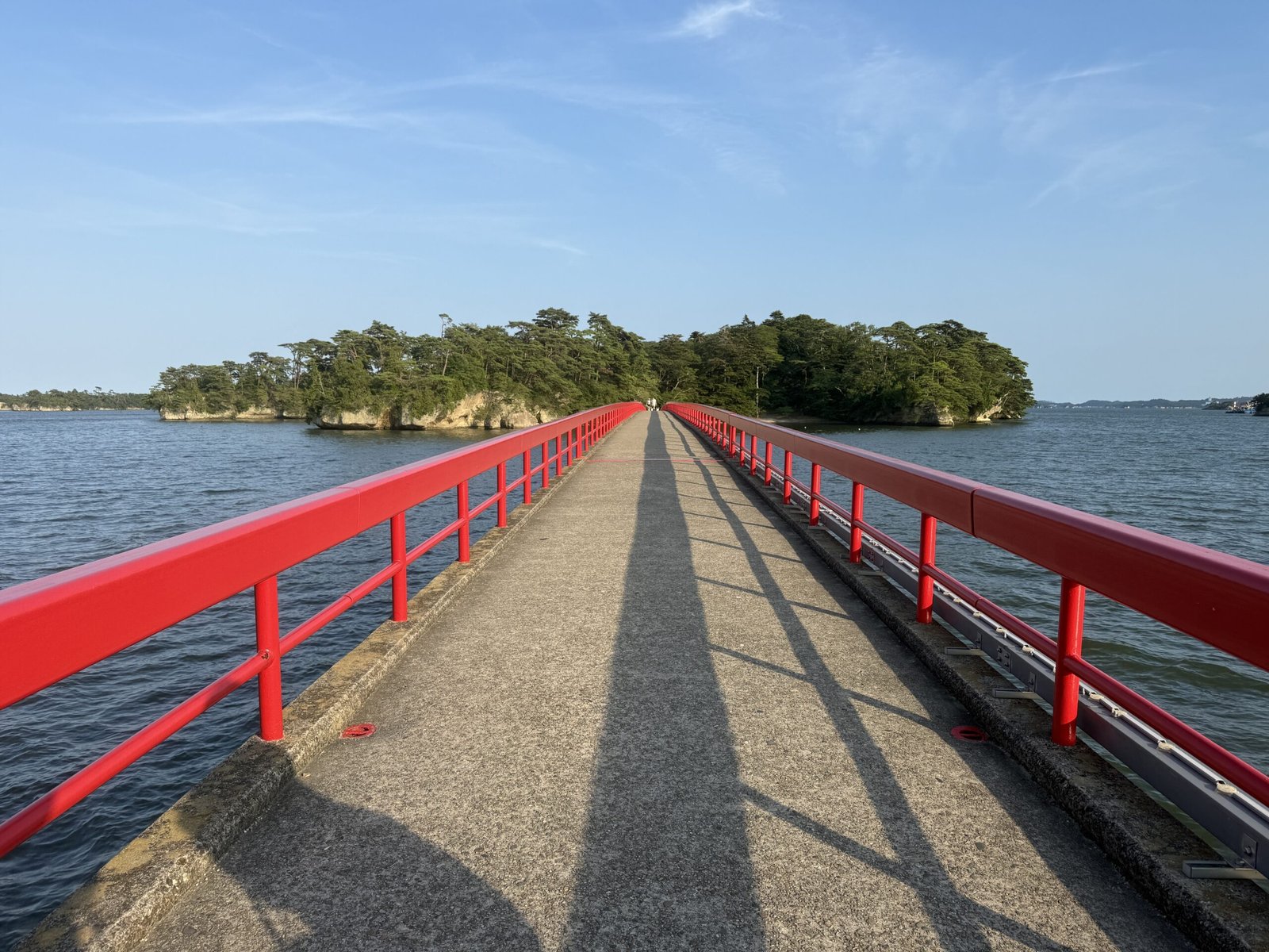 橫跨松島灣的朱紅色福浦橋結緣之橋