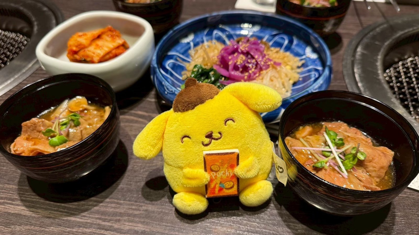仔虎燒肉前菜小菜韓式沙拉與燉牛肉