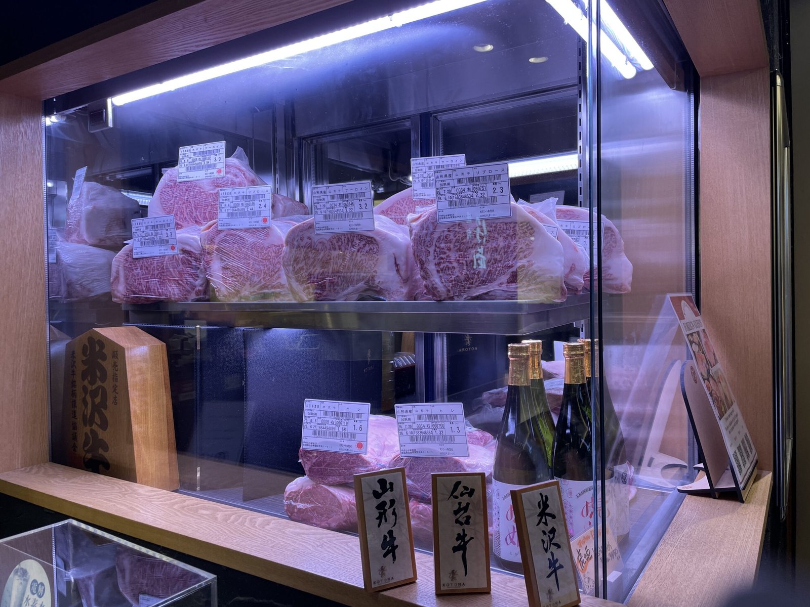 仔虎燒肉冷藏肉櫃展示頂級米澤牛與仙台牛