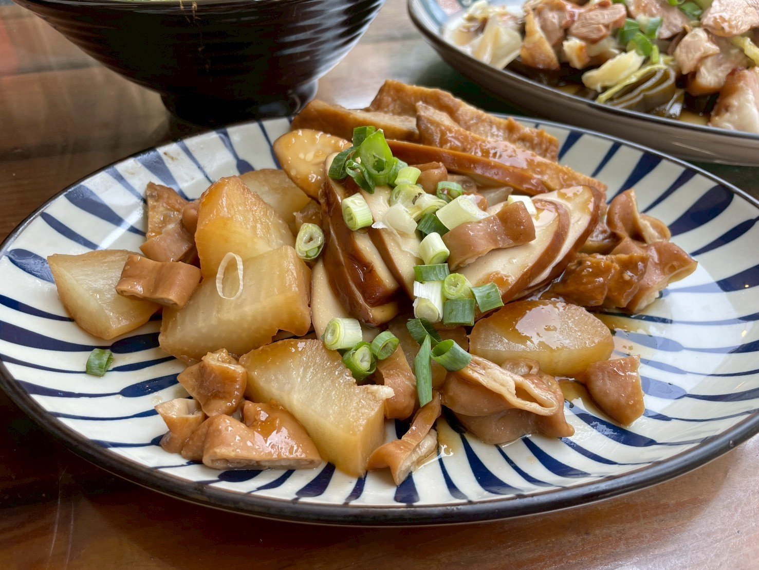 嘉義余媽媽老店麵館滷白蘿蔔與豆干甜不辣